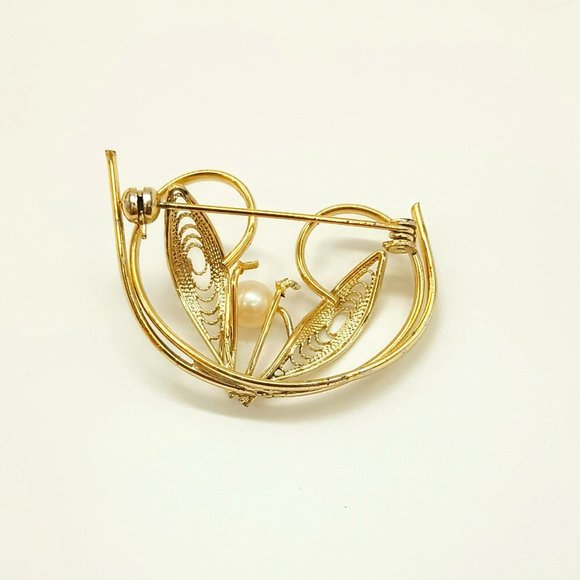 Vintage Filigree Leaf Pearl Brooch Gold Tone Swirl Floral Pin - Picture 3 of 4
